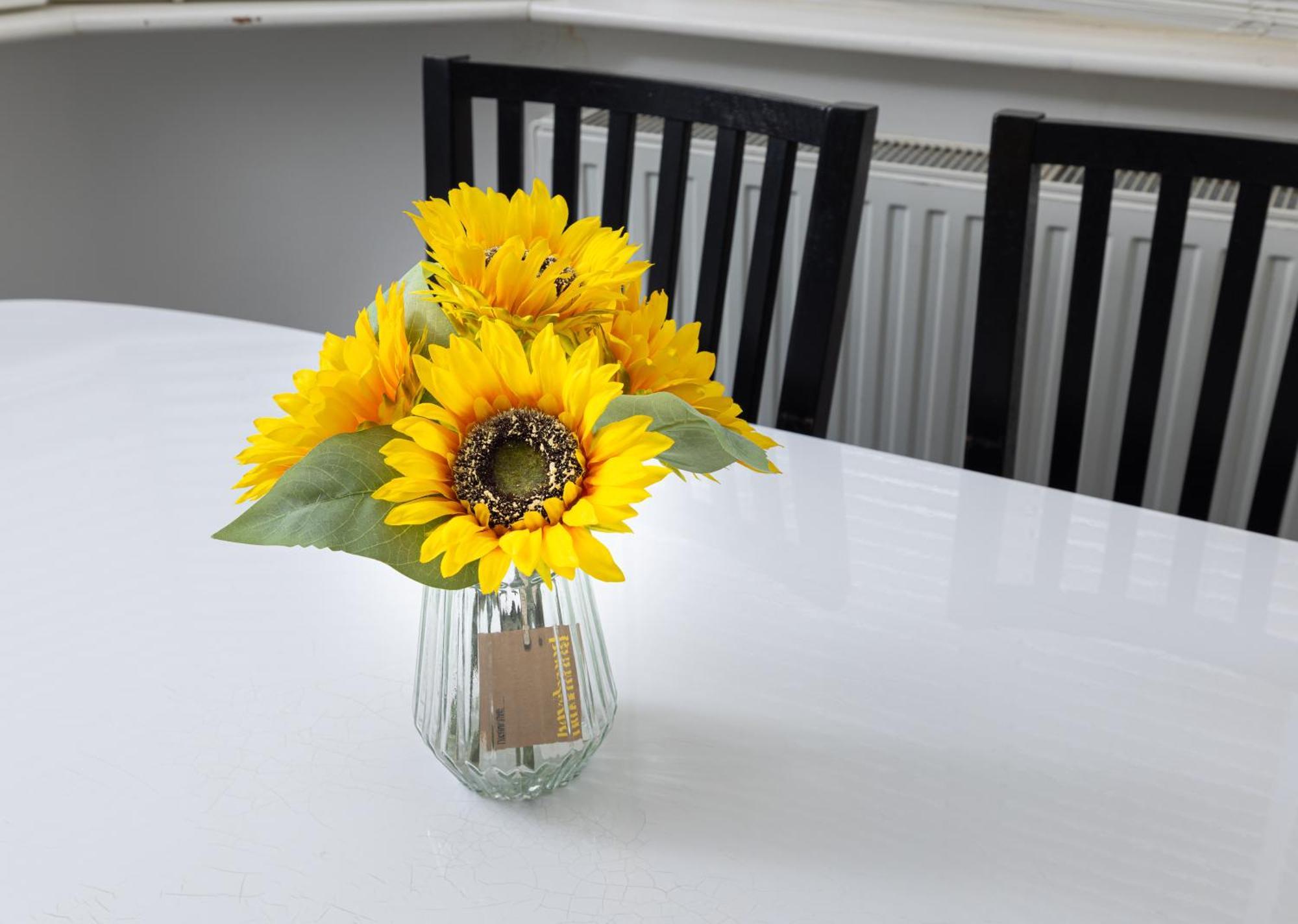 One Bedroom Apartment Opposite Brent Cross Station 런던 외부 사진